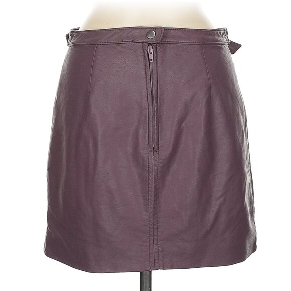 Free people maroon faux leather mini skirt with side zipper and belt loops - Picture 1 of 6
